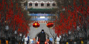 Laissez-passer, vaporisateurs et vigiles omniprésents : la vie à Pékin, nouvelle cité interdite, sous la menace du coronavirus