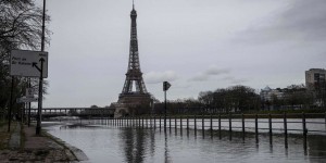 Coronavirus : la Tour Eiffel n’accepte plus le liquide