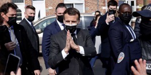 Après les ratés du « vrai-faux » confinement, Macron tente de rebondir avec la vaccination