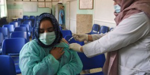 Covid-19 : le défi de la vaccination dans les pays pauvres et instables