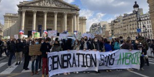 « Non aux légumes qui voyagent + que moi » : la mobilisation des jeunes pour le climat reprend timidement