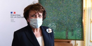 La ministre de la culture, Roselyne Bachelot, hospitalisée pour être soignée du Covid-19