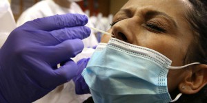 Covid-19 : les tests naso-pharyngés « ne sont pas sans risque », prévient l’Académie de médecine