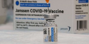 Covid-19 : outre le vaccin d’AstraZeneca, celui de Johnson & Johnson également visé par une enquête