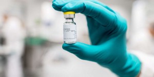 Le vaccin Johnson & Johnson jugé sûr malgré les risques rares de caillots sanguins, selon l’Agence européenne des médicaments