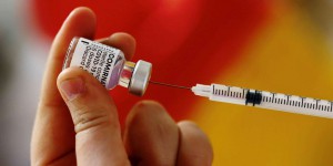 Covid-19 : la vaccination des adolescents pourrait commencer « courant juin », selon Alain Fischer