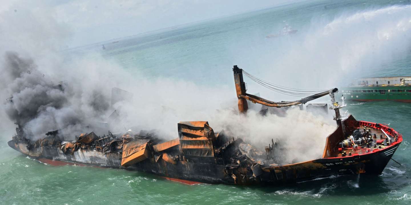 L’incendie du porte-conteneurs au large du Sri Lanka maîtrisé, une enquête ouverte sur « la pire pollution des plages » de l’histoire du pays