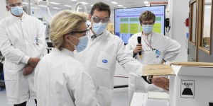 Vaccins contre le Covid-19 : l’Union européenne conclut un nouveau contrat avec Pfizer pour 1,8 milliard de doses