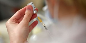 Covid-19 : le gouvernement envisage une vaccination obligatoire pour les soignants si moins de 80 % ont reçu une dose d’ici à septembre