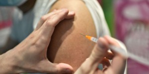 Covid-19 : la vaccination des adolescents débute ce mardi sous certaines conditions