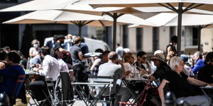 « Si on sépare les tables, ils finissent par les rapprocher… » : à Paris, dans la jungle des terrasses de bars et restaurants