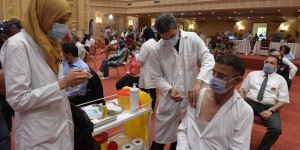 En Tunisie, le gouvernement veut vacciner plus pour stopper la nouvelle vague épidémique