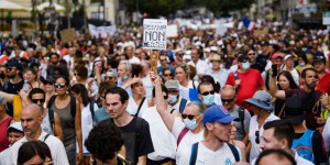Des journalistes de France 2 pris à partie à Marseille lors de la manifestation contre le passe sanitaire