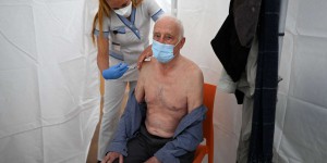 Vaccination des plus de 80 ans : le talon d’Achille de la France