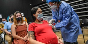 La vaccination contre le Covid-19 est-elle risquée pendant la grossesse ?