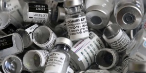 Des contrats « plus exigeants » et des prix plus élevés pour les vaccins anti-Covid de Pfizer et de Moderna