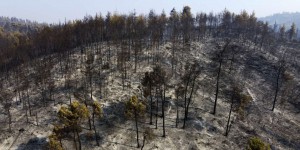 Grèce : même si les incendies sont maîtrisés, les pompiers restent en état d’alerte