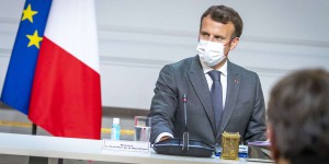 Passe sanitaire et vaccination : face à la résurgence du Covid-19, Emmanuel Macron fait le pari de l’intransigeance