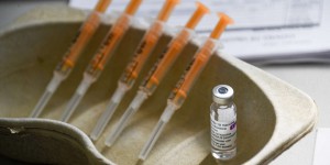 Le risque d’être infecté par le Covid-19 est réduit de 50 % grâce aux vaccins, selon une étude britannique