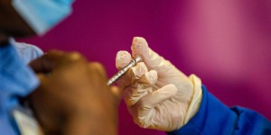 Le vaccin de Pfizer-BioNTech contre le Covid-19 est désormais pleinement approuvé par les Etats-Unis