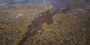 Eruption volcanique aux Canaries : l’une des deux coulées de lave s’est arrêtée