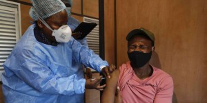 L’Afrique du Sud veut introduire un « passeport vaccinal »