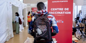 « Mes parents m’ont laissé le choix » : au lycée Jacques-Brel de Vénissieux, une journée-marathon de vaccination
