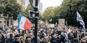 A Paris, le noyau dur et hétérogène de la contestation contre le passe sanitaire
