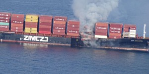 Un porte-conteneurs dégage des gaz toxiques au large de Victoria, au Canada