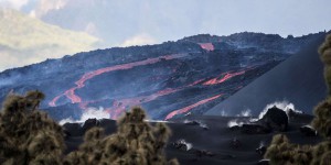Aux Canaries, 3 000 personnes confinées à la suite de l’éruption du volcan Cumbre Vieja
