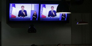 Confronté au rebond du Covid-19 et à une précampagne présidentielle agitée, Emmanuel Macron descend dans l’arène électorale