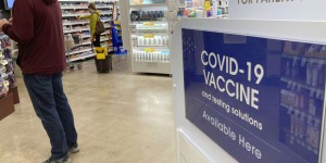 Covid-19 : la FDA autorise une troisième dose de vaccin pour tous les adultes américains