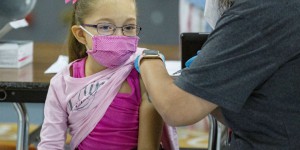 Covid-19 : l’Académie de médecine recommande de vacciner certains enfants