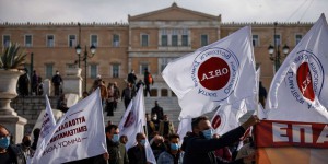 Covid-19 dans le monde : grève des restaurateurs en Grèce, campagne de rappel vaccinal à Chypre