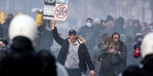 Covid-19 : nouvelles manifestations en Europe contre les restrictions