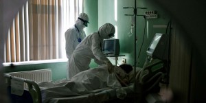 Covid-19 : la pandémie a causé la mort d’au moins 5 millions de personnes dans le monde