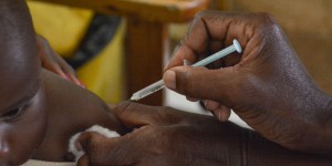 Paludisme : « Pourquoi l’OMS recommande-t-elle un vaccin efficace à seulement 30 % ? »