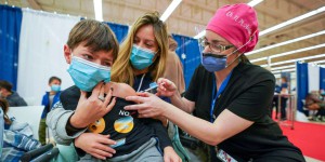 Pour les parents, le dilemme de la vaccination des enfants de moins de 12 ans