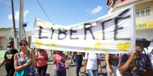 Poursuite sous tension de la grève générale en Guadeloupe contre l’obligation vaccinale des soignants