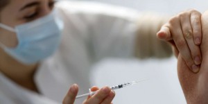 Vaccin contre le Covid-19 : la Haute autorité de santé préconise une dose de rappel dès 40 ans