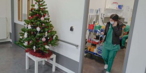 Covid-19 : à la veille des fêtes, des hôpitaux sur la « corde raide »