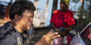 Guadeloupe : le leader syndicaliste Elie Domota interpellé lors d’une manifestation contre le passe sanitaire
