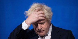Au Royaume-Uni, Boris Johnson désormais défié par son propre camp