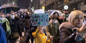 Après des semaines de manifestations, la Serbie « met fin » au projet de mine de lithium de Rio Tinto