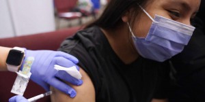 Covid-19 : les Etats-Unis autorisent le rappel du vaccin de Pfizer pour les 12-15 ans