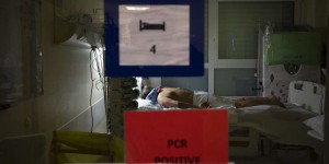 Covid-19 : la flambée épidémique se poursuit en France avec 272 000 cas de contamination enregistrés en vingt-quatre heures