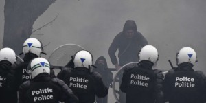 Restrictions sanitaires : des heurts entre manifestants et forces de l’ordre à Bruxelles