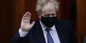 Au Royaume-Uni, Boris Johnson réfute avoir menti à propos d’une « booze party » en plein confinement