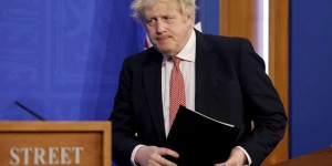 Boris Johnson annonce la fin de toutes les restrictions en Angleterre, y compris la quarantaine obligatoire