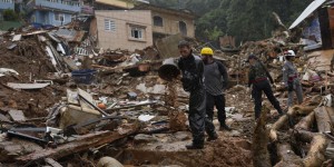 Brésil : le bilan des inondations s’alourdit à Petropolis, les recherches de personnes disparues se poursuivent